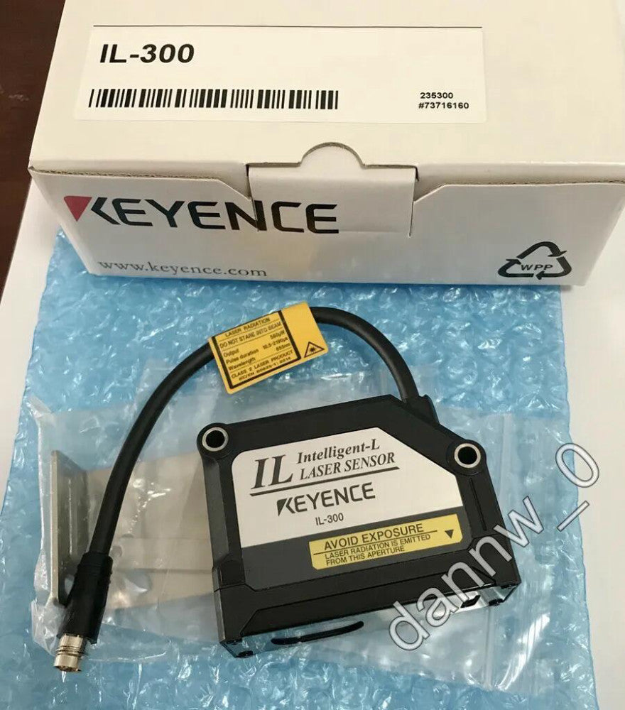 1PC New In Box KEYENCE IL-300 Laser Sensor FREE Expedited Shipping