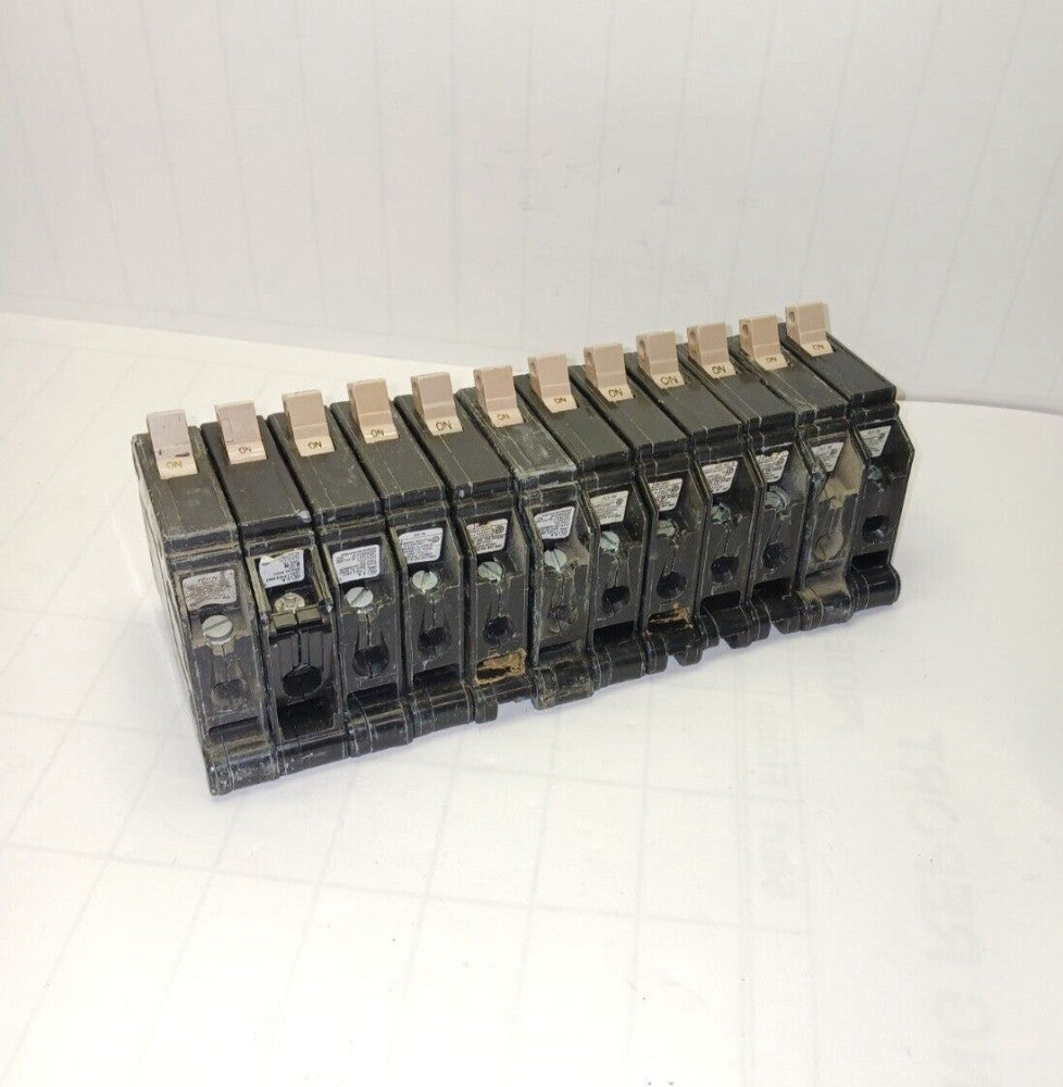 12) CUTLER HAMMER 20 AMP CIRCUIT BREAKER 120/240 VAC CH120  LOT OF 12