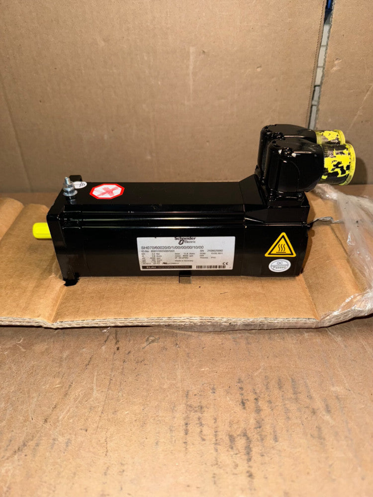 SCHNEIDER ELECTRIC SH070/60020/0/1/00/00/00/10/00 SERVO MOTOR, NEW-OUT OF BOX!