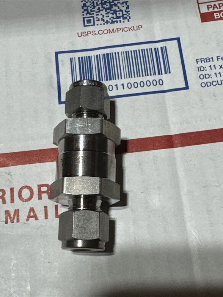 New Swagelok Stainless Steel Poppet 6000 psi Check Valve, 3/8" Tube SS-CHS6-BU-1