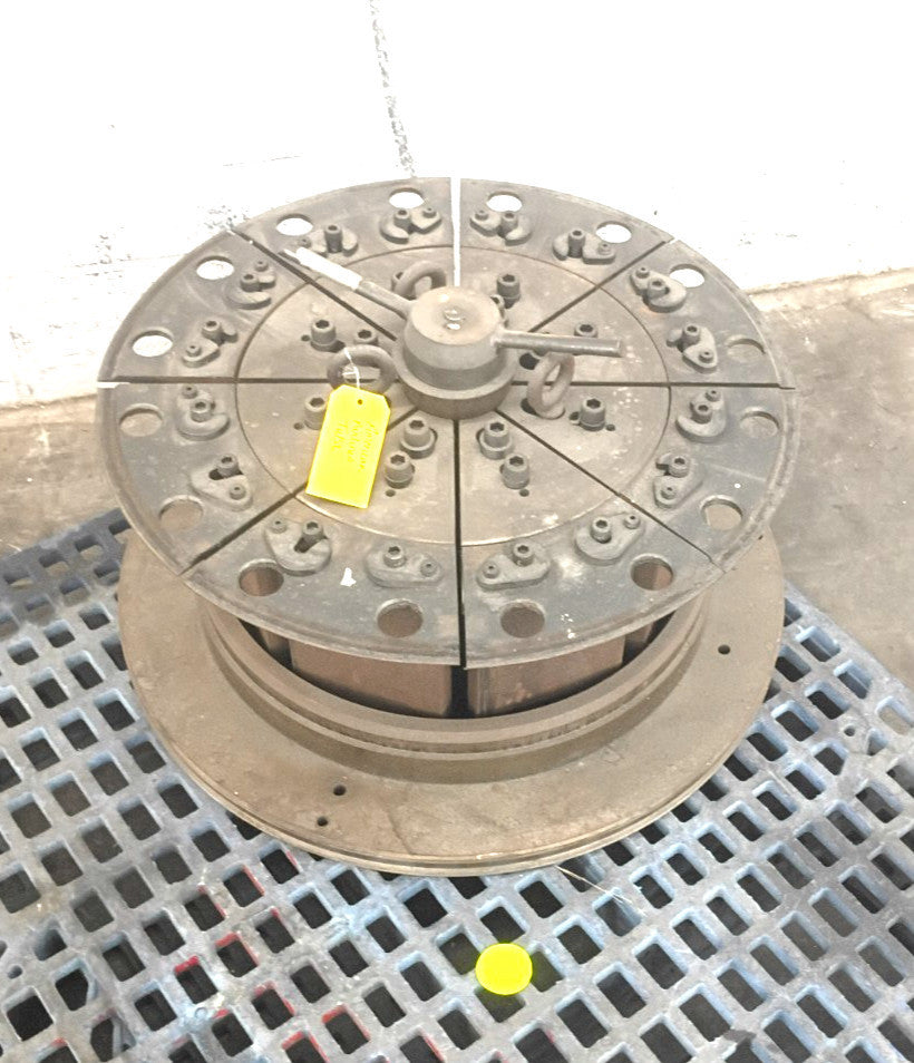INDUSTRIAL SPINDLE CHUCK 31 INCHES DIA. BOTTOM PLATE 27 INCHES DIA. TOP PLATE