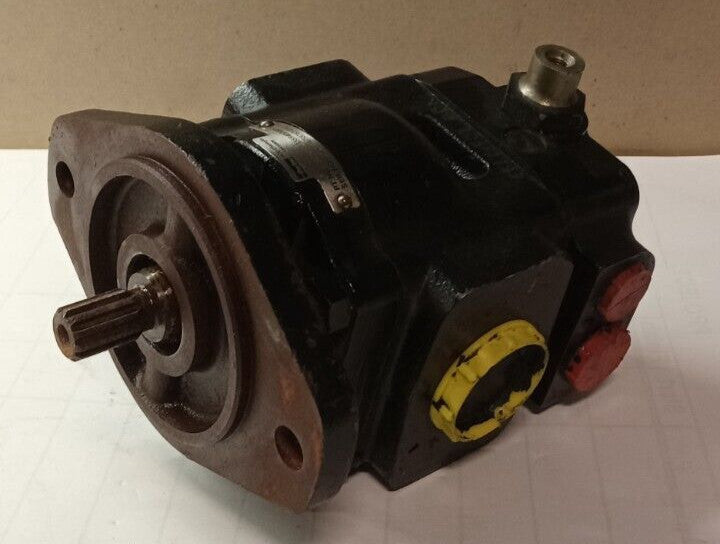 NEW PARKER HYDRAULIC GEAR PUMP 3/4" SPLINE SHAFT  5675Y 3359400081