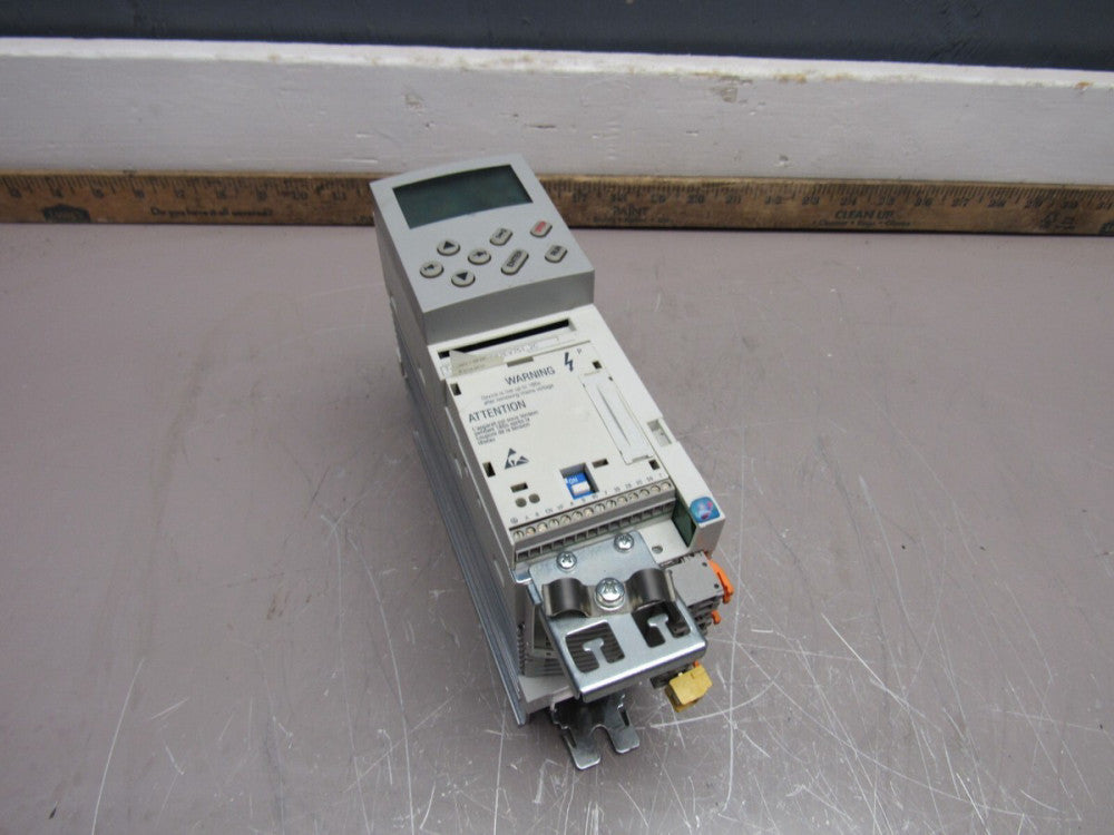 LENZE 8200 VECTOR VARIABLE FREQ. INVERTER DRIVE  E82EV751_2C XLNT USED TAKEOUT !