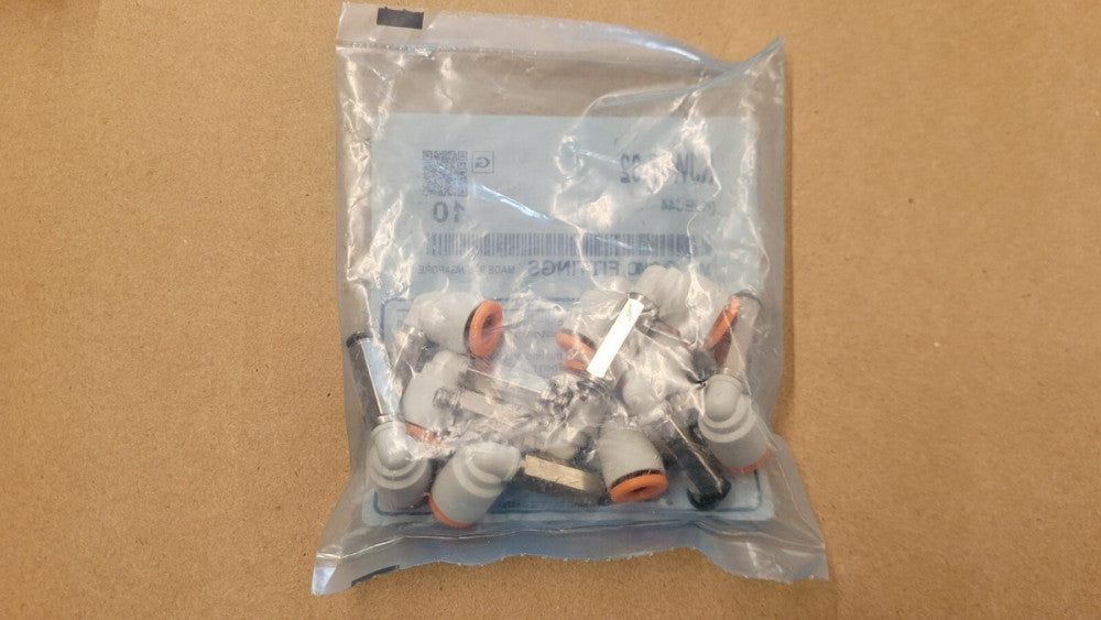 Bag of 10 SMC Pneumatics KJW07-32 1/4" Tube x 10-32 Thread Elbow Fittings