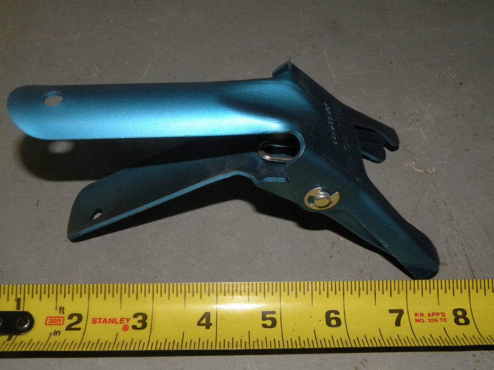(1) Millipore Lab Filtration Spring Clamp Blue Aluminum 47 mm, XX1004703