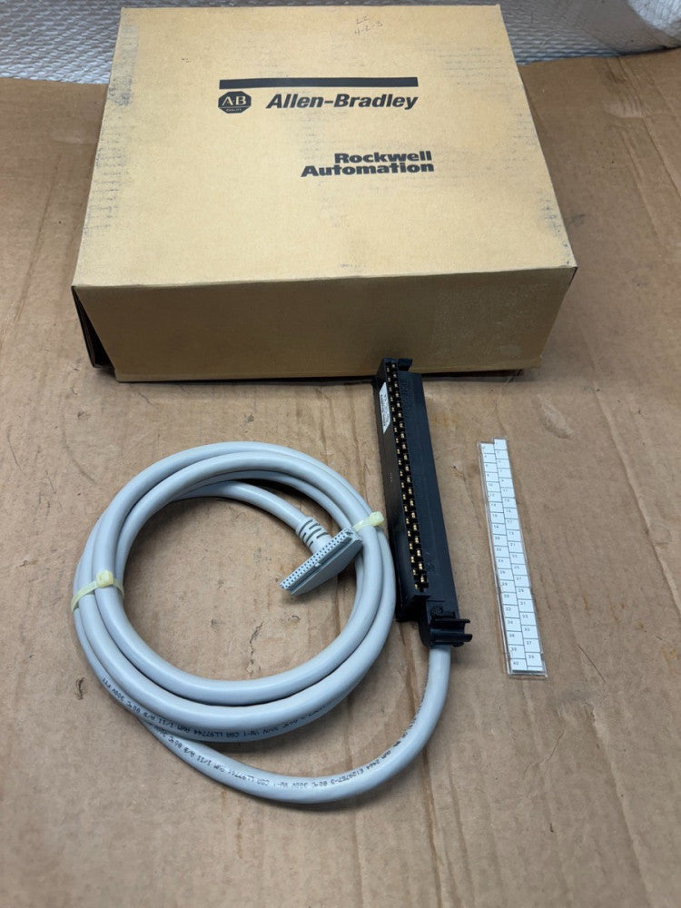 NEW IN BOX ALLEN-BRADLEY PRE-WIRED CABLE FOR 1771 DIGITAL I/O 1492-CABLE025J