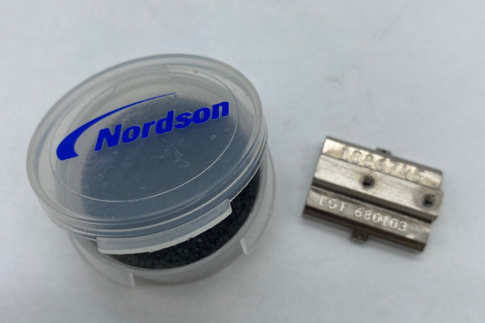 Nordson 1086745 Universal TM Sure WrapTM Spray Nozzle 