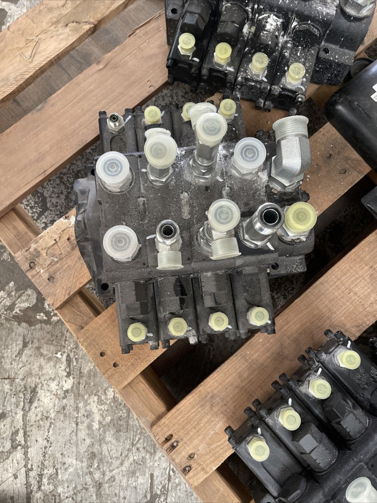GENUINE PARKER SOLENOID DIRECTIONAL HYDRAULIC  VALVE V20-10213 D C 22 UNIVERSAL