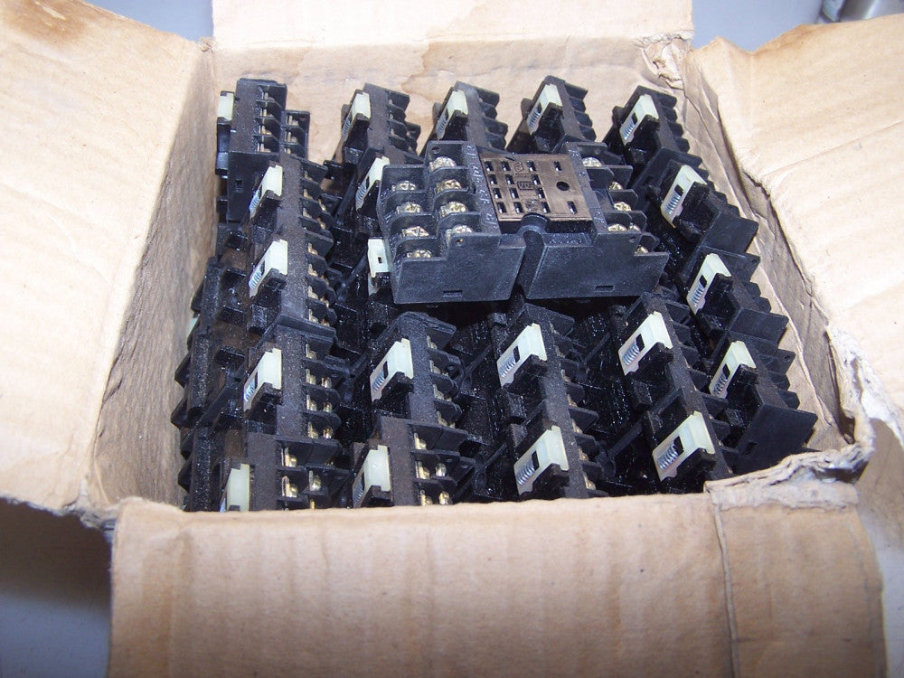 50) NEW ACI ADVANCE CONTROLS 14 RAIL RELAY SOCKET ZV15/4  BOX OF 50