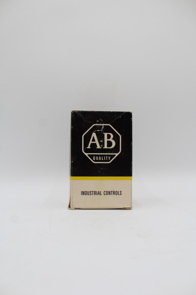 Allen-Bradley 871C-N30V50 Cylindrical Inductive Proximity Switch Prewired Cable