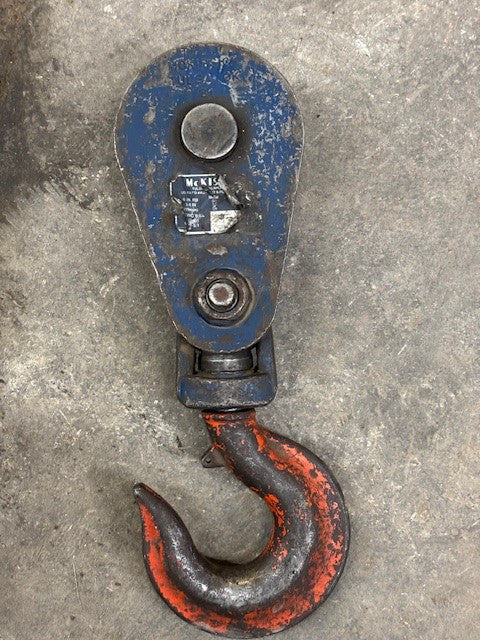 MCKISSICK 8-TON SNATCH BLOCK PULLEY TB297 MODEL NO. 404 WITH 7-1/2" SWIVEL HOOK