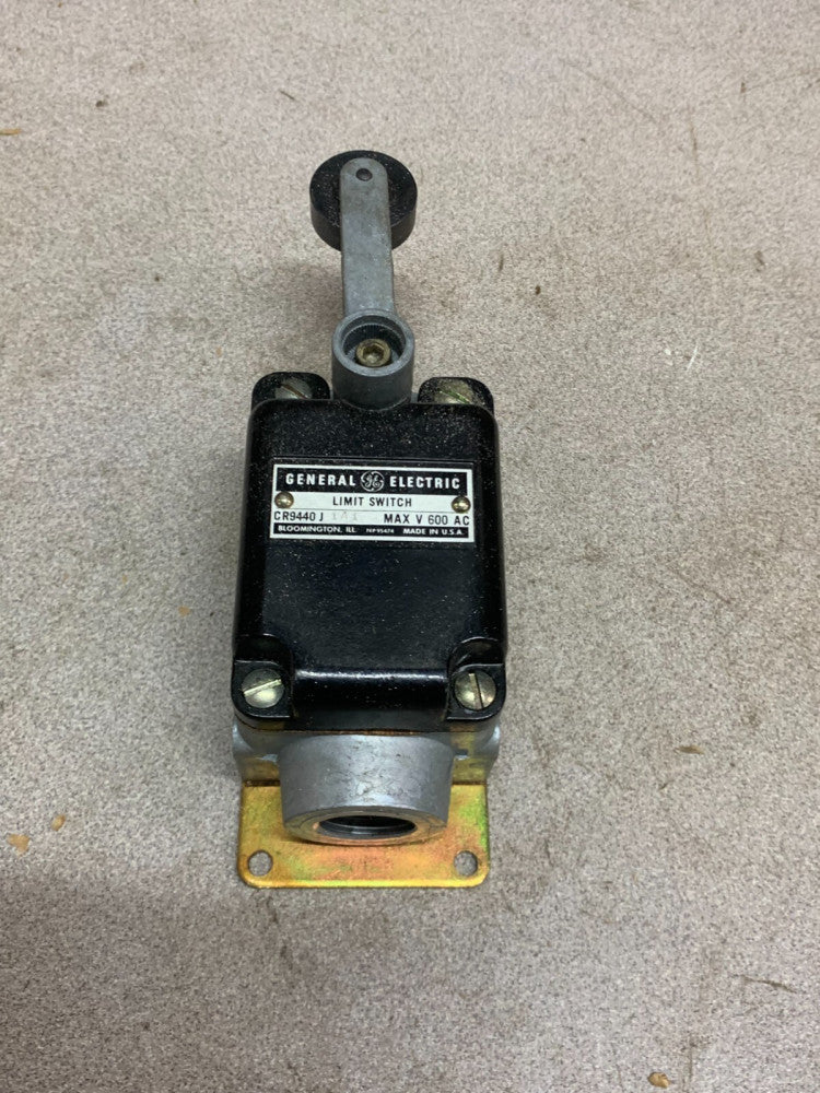 NEW NO BOX GENERAL ELECTRIC LIMIT SWITCH CR9440J1A1