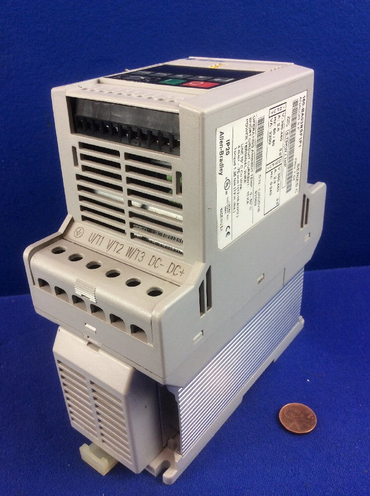 ALLEN BRADLEY 160-BA03NSF1P1/C AC DRIVE 1HP W/ 160-P1/A KEYPAD DISPLAY