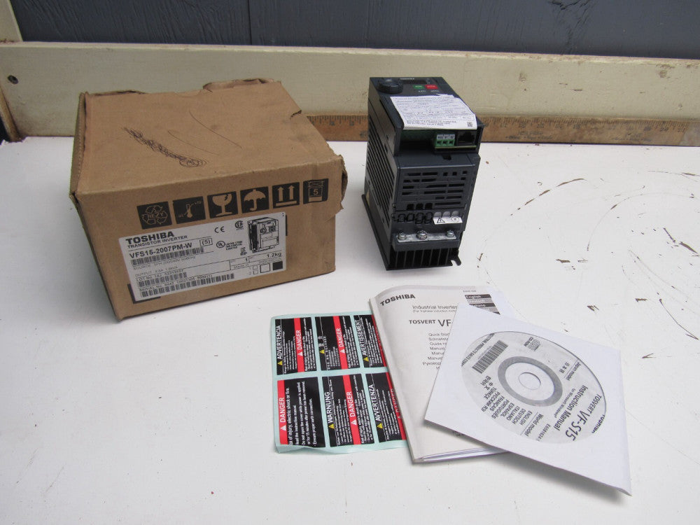 TOSHIBA TRANSISTOR INVERTER VFS15-2007PM-W 200/240V 4.8A 1.8KVA NEW IN THE BOX!!