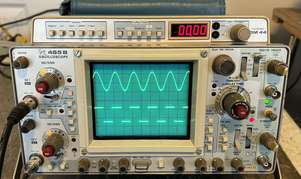 Tektronix 465B Dual Trace 100 MHz Oscilloscope and Probe