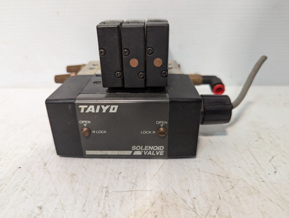 Taiyo Manifold Block w/ 3 SRS1-8S DC24V Solenoid Valves
