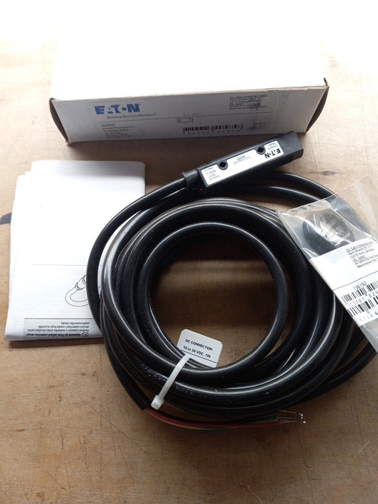 H3003 Eaton/Cutler Hammer Polarized Reflective Photoelectric Sensor  Nos Surplus
