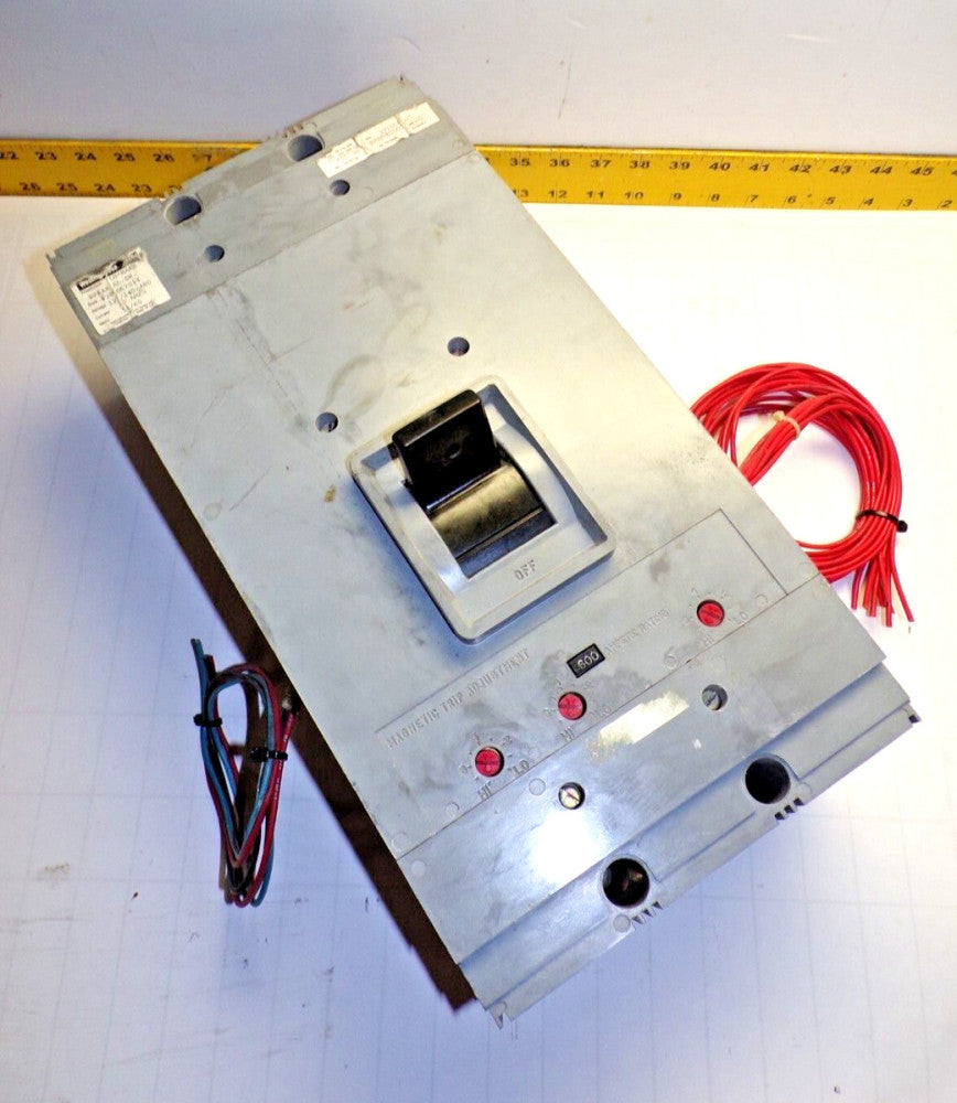 Westinghouse 600 Amp Circuit Breaker 480 VAC 3 Pole W/ Auxiliary  371D589G25