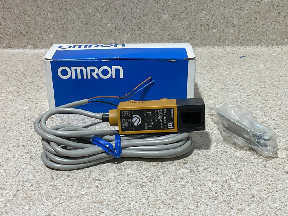 Omron E3S-R2E41-40 NEW
