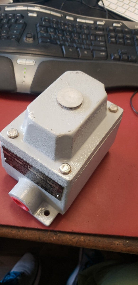 EMERSON OZ-Gedney Explosion-Proof Switch CS1 600V ALUMINUM 5.25X3.625X4.5 (F2-2A
