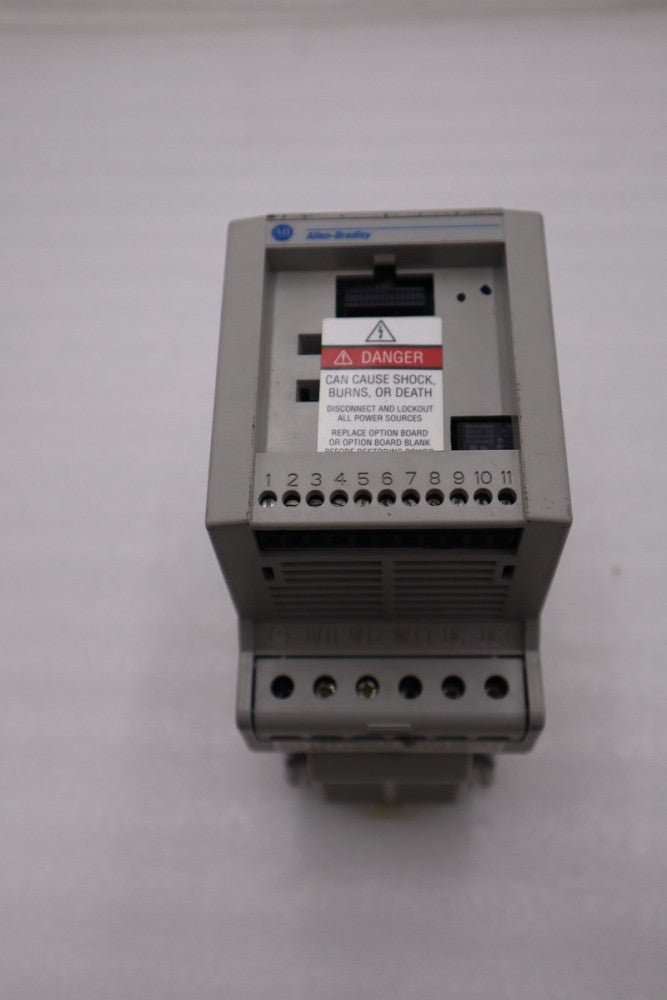 ALLEN BRADLEY 160-BA03NPS1 AC 1HP 380-460V-AC 0-240HZ DRIVE NEVER USED #H384A
