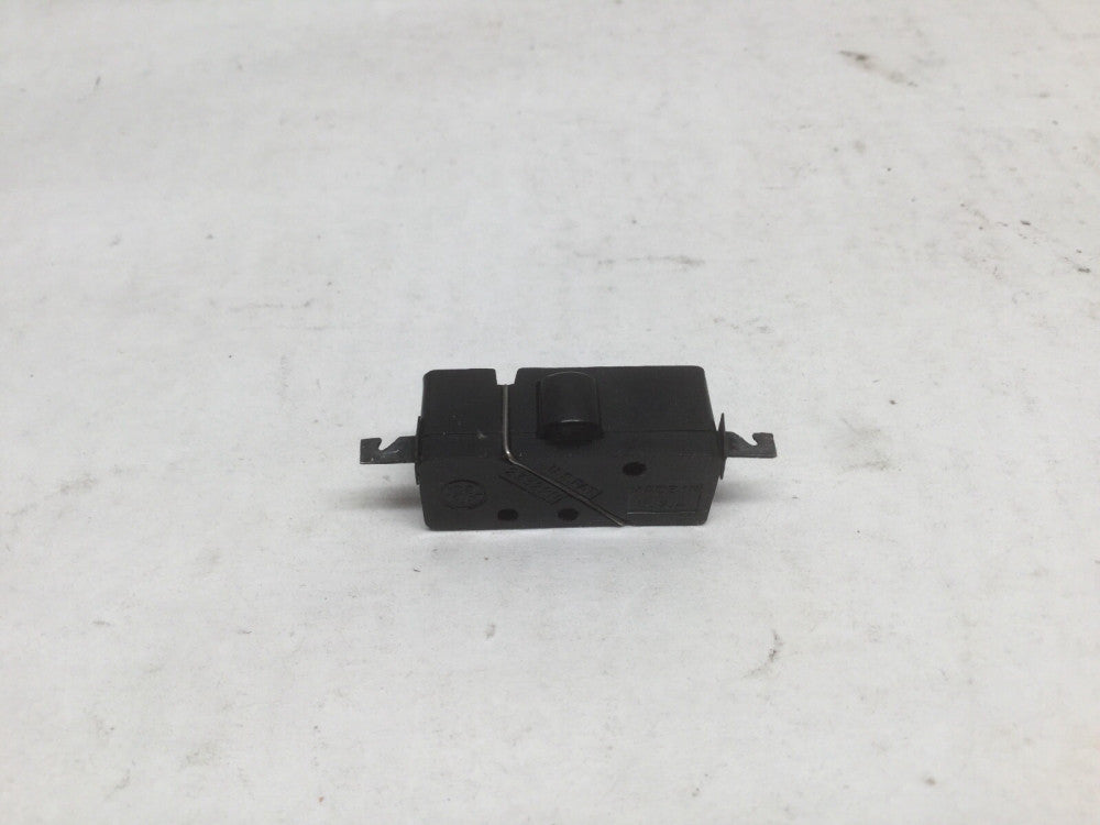 GE SWITCHETTE C.R. 1070C103 B3 1/2HP 115/230VAC Button Switch