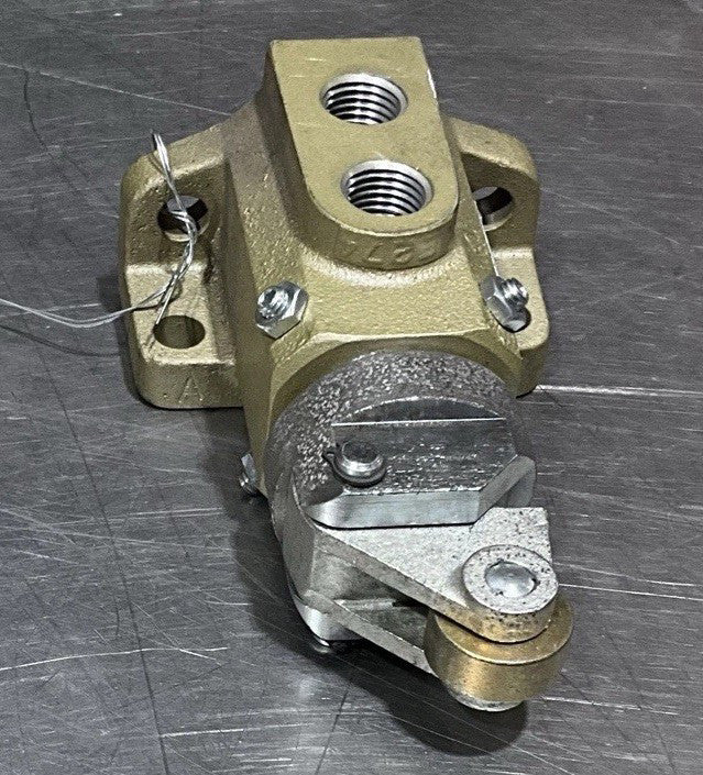Ross Controls 1133A2001 Rev. D 3/2 Roller Cam Valve Nos Surplus No Box