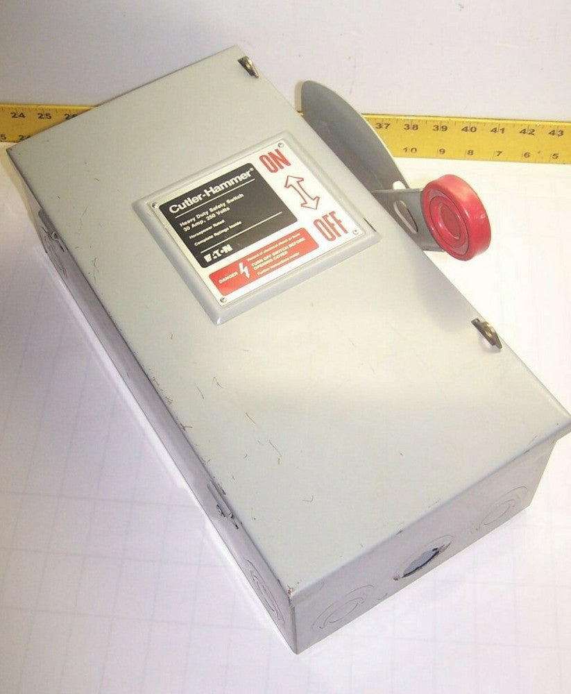 CUTLER HAMMER 30 AMP FUSIBLE SAFETY SWITCH 240 VAC 7.5 HP 2 POLE 3 PH  DH221NGK