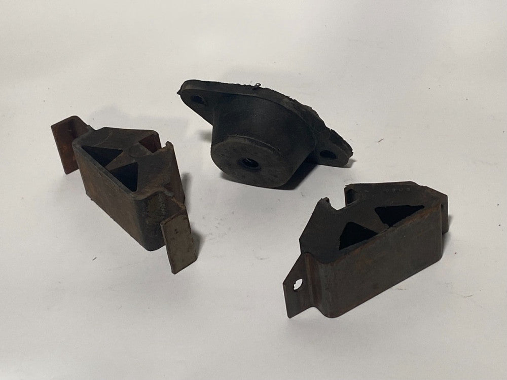 Lot of 22 Syntron 20841 20903 Rubber Elastomer Vibratory Feeder Parts Mounts