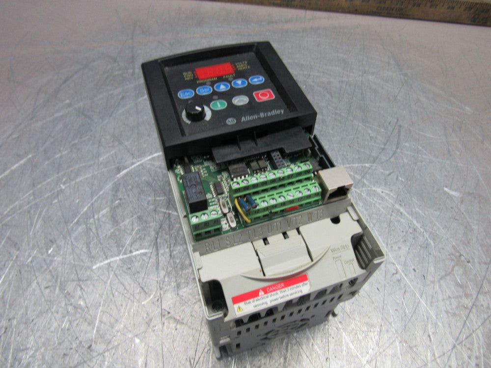 ALLEN BRADLEY POWERFLEX-40 22B-B012N104 2.2KW / 3HP 240V FRN-6.01 XLNT NO LID !!