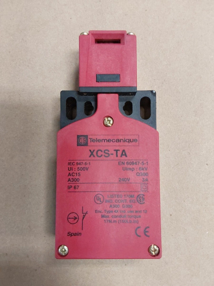 TELEMECANIQUE safety switch XCS-TA A300 Ac15 Ui:500V 240V 3A