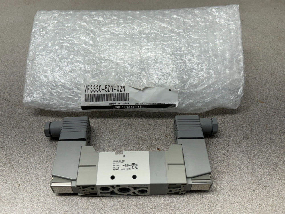 NEW NO BOX SMC SOLENOID VALVE ASSEMBLY VF3330-5D1-02N