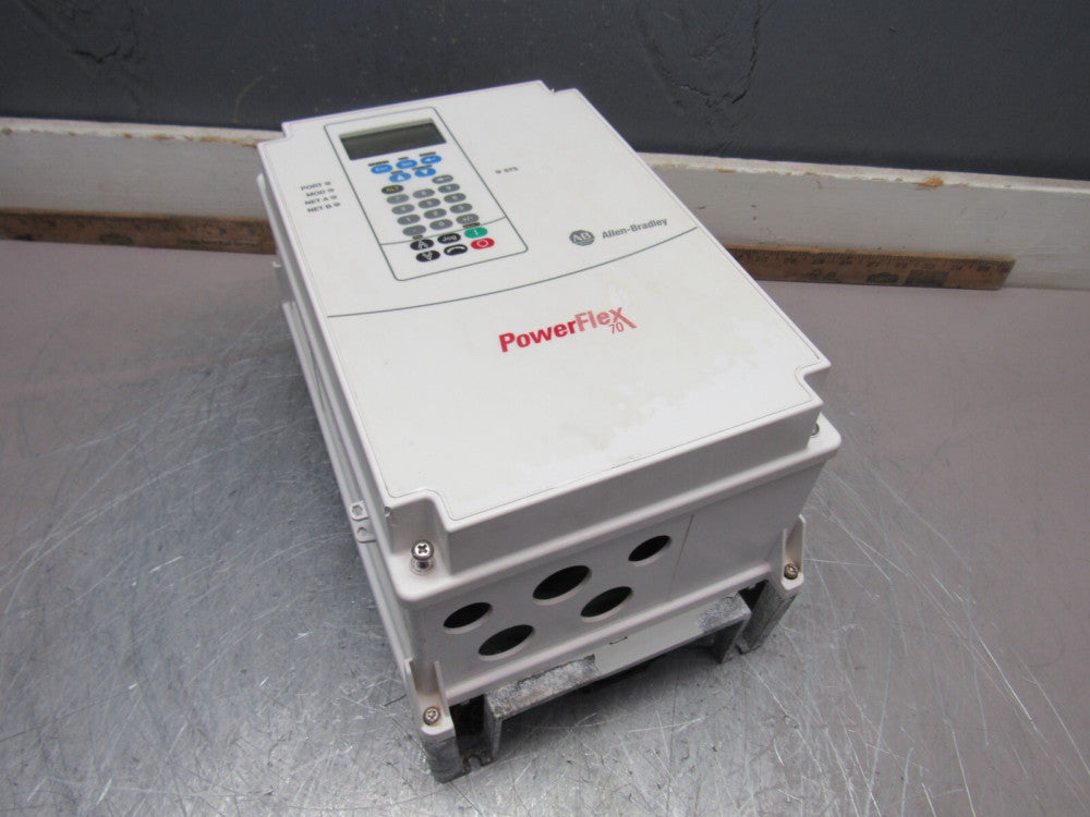 ALLEN BRADLEY POWERFLEX-70 20AD014C3AYNANC0 10HP 480V 14A DRIVE NICE TAKEOUT !!