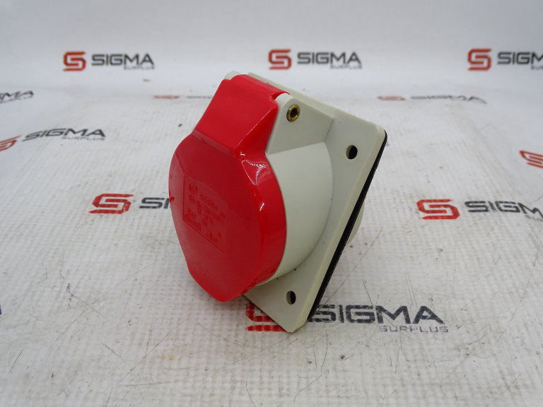 CEE 511 RECEPTACLE