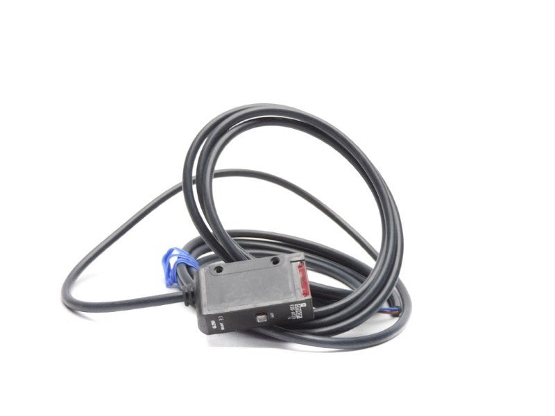 OMRON E3S-AT31-L 10-30VDC NSNP