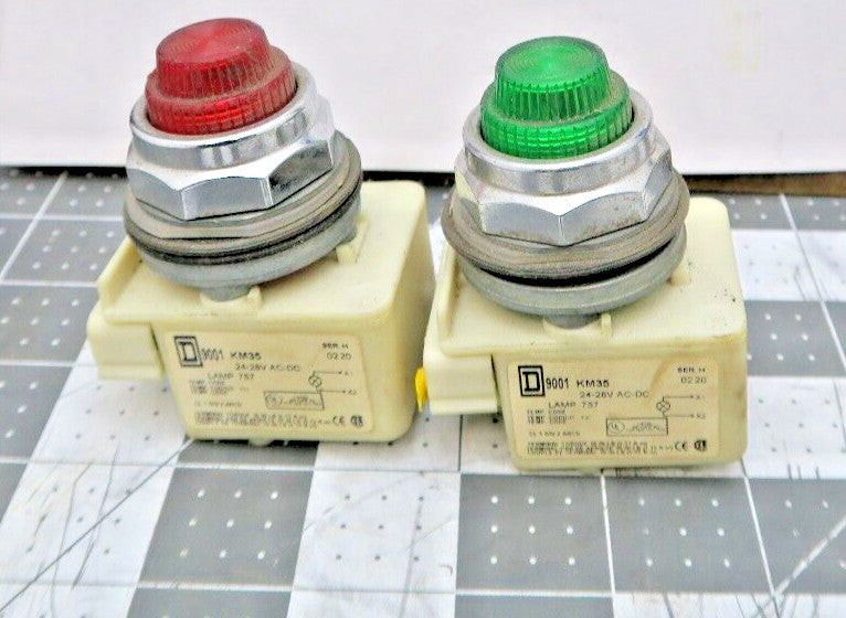 (2) SQUARE D 9001 SERIES PILOT LIGHTS 1 GREEN 1 RED 28V AC/DC [B6B2]