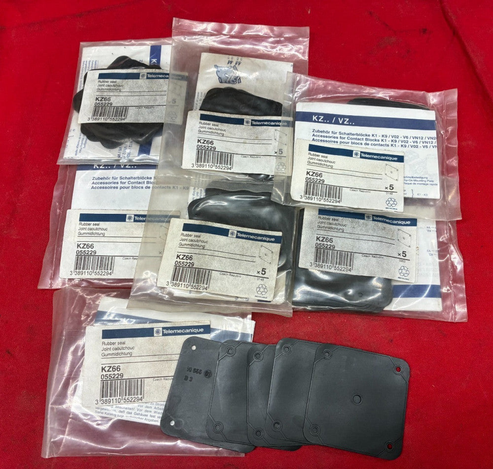 TELEMECANIQUE RUBBER SEALS KZ66 055229 (LOT OF 35)