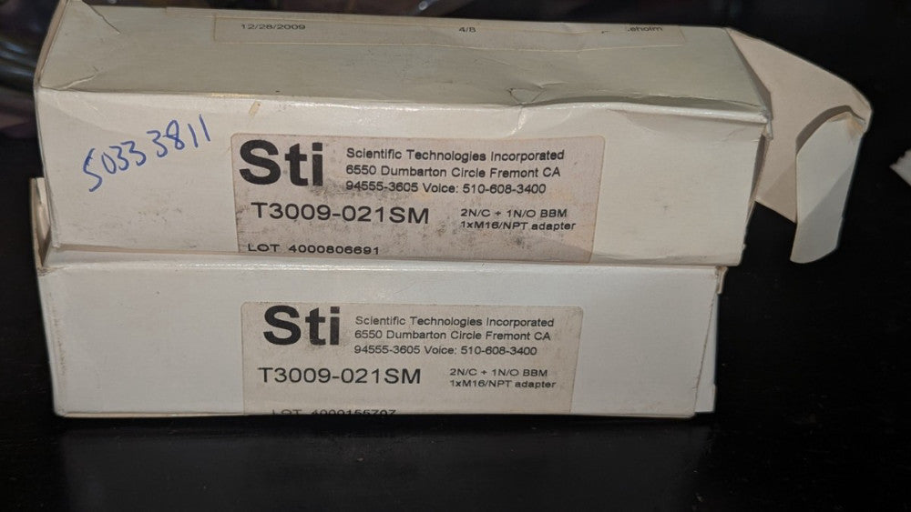 (1) STI Scientific Technologies Safety Switch T3009-021SM / 44513-1010 NIB