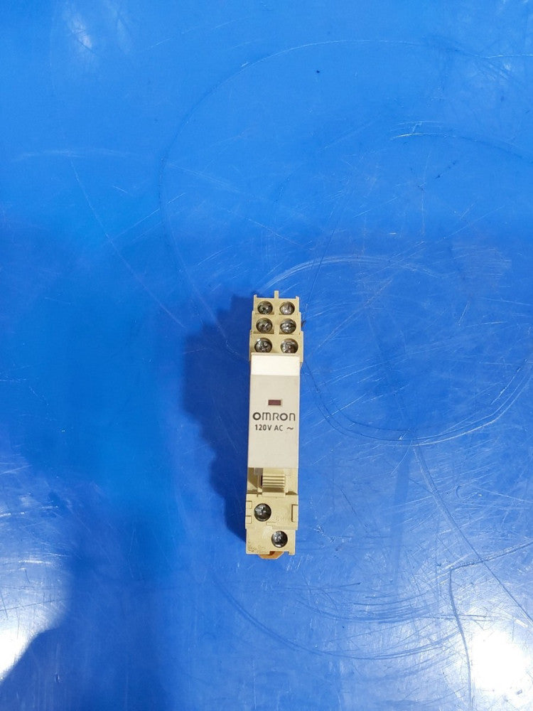 OMRON G2R-2-S (S) 1886W1, Switching Relay, With 2066C Base (LOT OF 4)