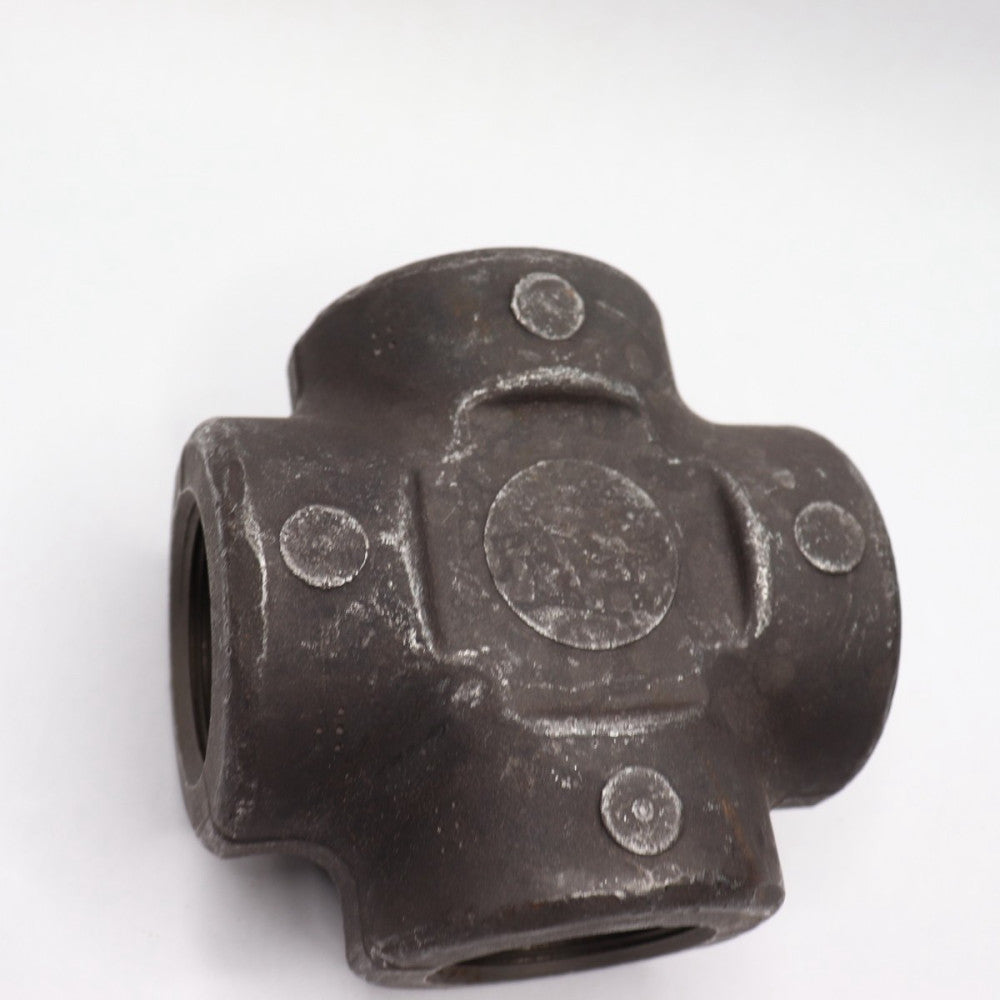 Cross Pipe Socket Weld End Connection Forged Carbon Steel Black 3000psi 1-1/2"