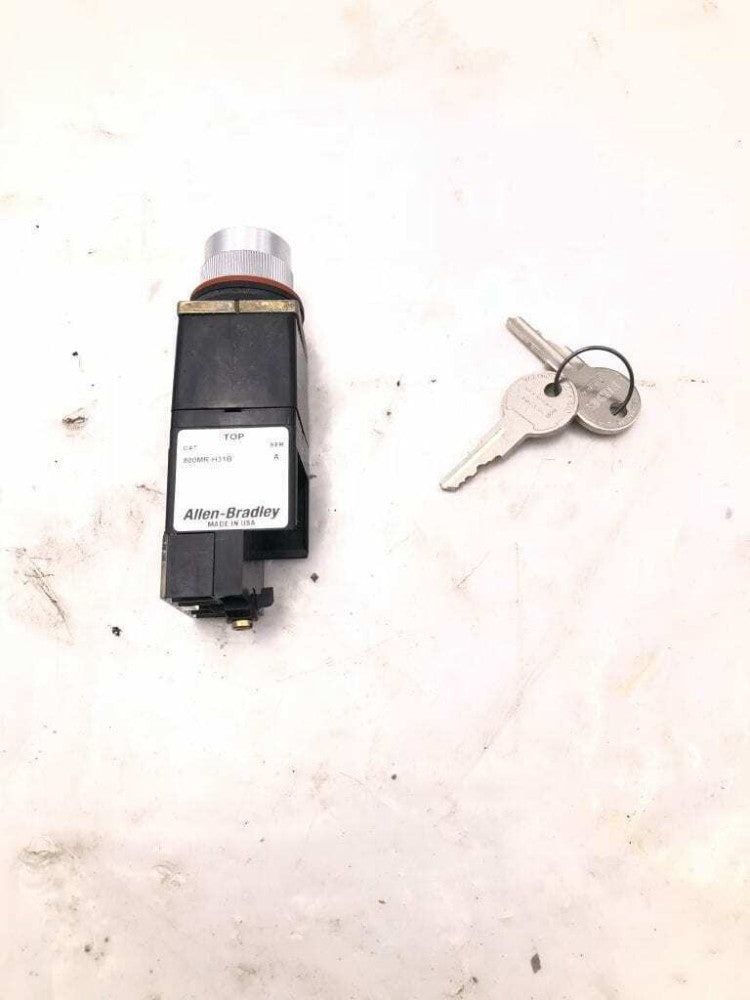 2 Allen Bradley 800MR-H31B Selector Switch 2 Position Key