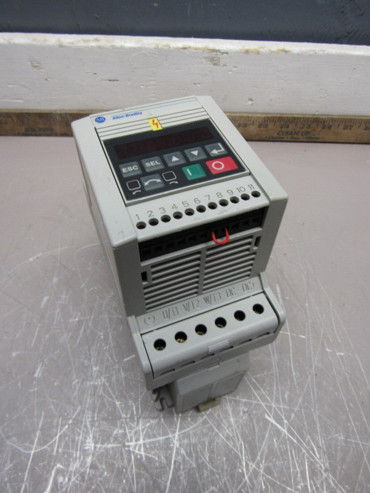 ALLEN BRADLEY SPEED CONTROLLER 160-BA03NSF1P1 SER-C 380-460V FRN:7.05 NICE USED