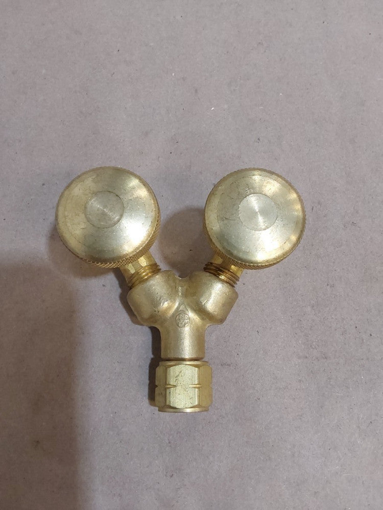 Welding SYSTEMS CW-1310 Valved "Y" Connection w/ Two Valves Acetylene M18