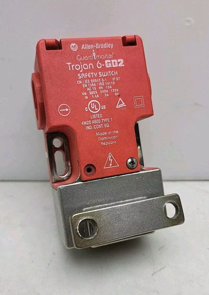 Allen Bradley 440K-T11445 Guardmaster Trojan 6 Tongue Interlock Safety Switch 