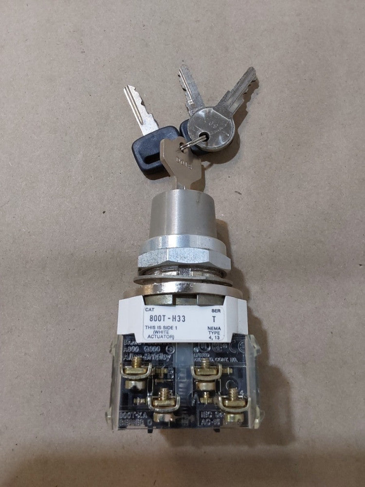 Allen Bradley 800T-H33 Ser. T Cylinder Lock Selector Switch (With Key) W/800T-XA