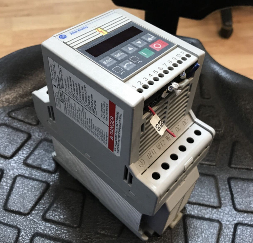Allen Bradley 160-BA03NSF1P1 AC Drive 1-HP 460V