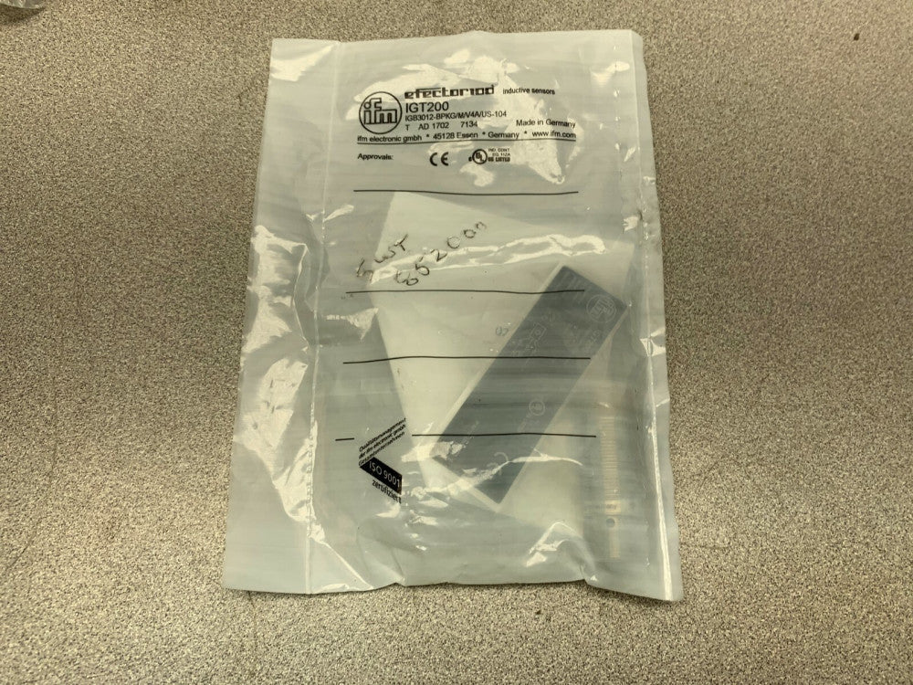 NEW IN PACKAGE IFM SENSOR IGB3012-BPKG/M/V4A/US-104