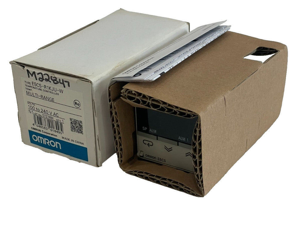 NEW OMRON E5CS-R1KJU-W TEMPERATURE CONTROLLER 100 to 240 vac AC100240