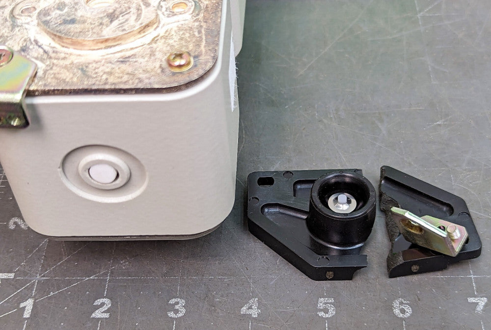 Fuji CS10F-800P Super Rapid Fuse 1000 Volts, BROKEN Pshbutton, 800 AMP [B3B4]
