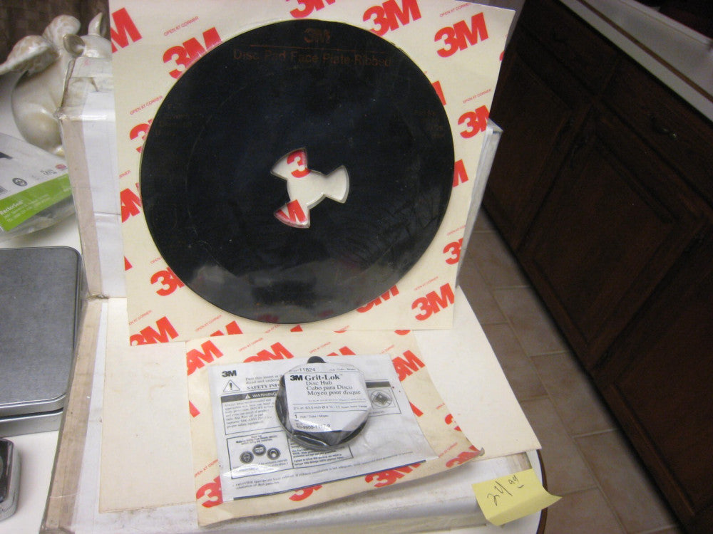 3M 9-1/8  Grit Lock Hub & Disc 14mm Hub Thread New  Made in the U.S.A.